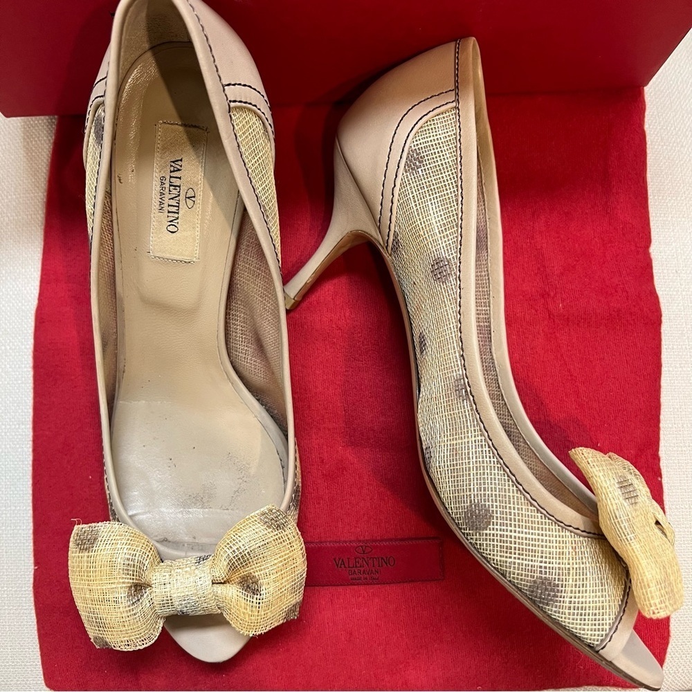 Valentino Garavani Nude Raffia Bow Pumps Peep Toe Shoes Polka Dot Heels Size 8